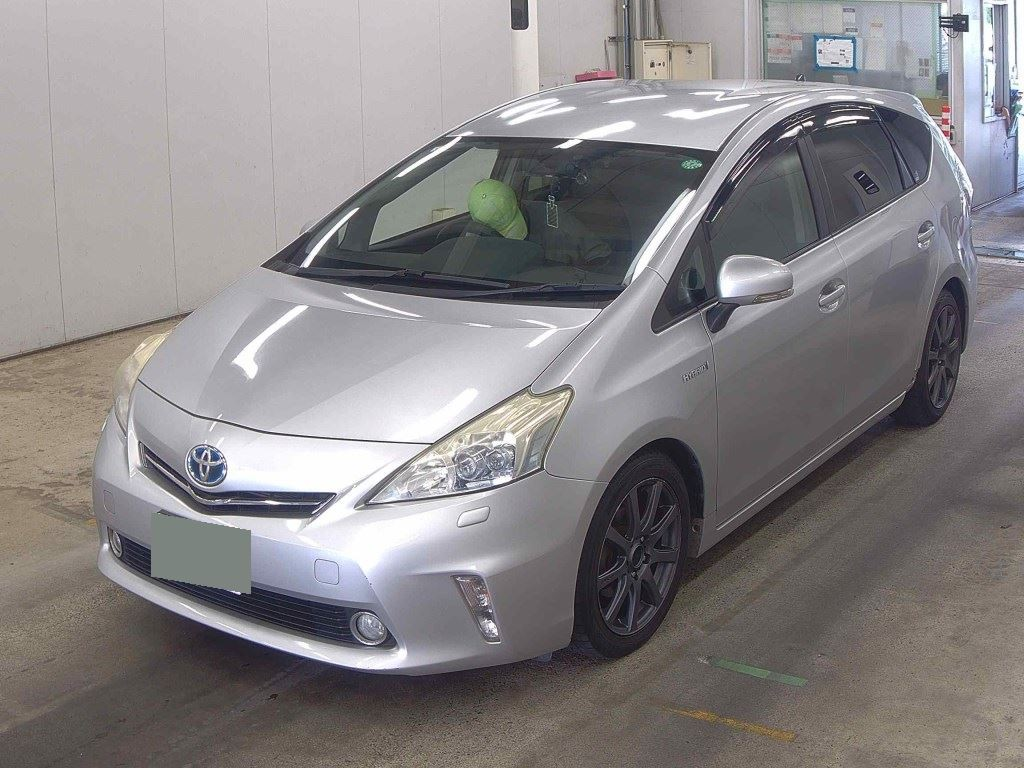 Prius Alpha 41